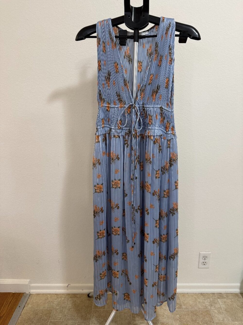 Astr Blue Floral Pleated Maxi Dress – Size Small